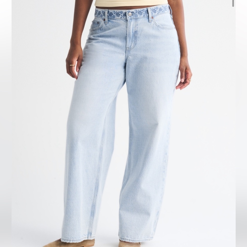 Abercrombie Curve Love Low Rise Ultra Loose Jean 27S